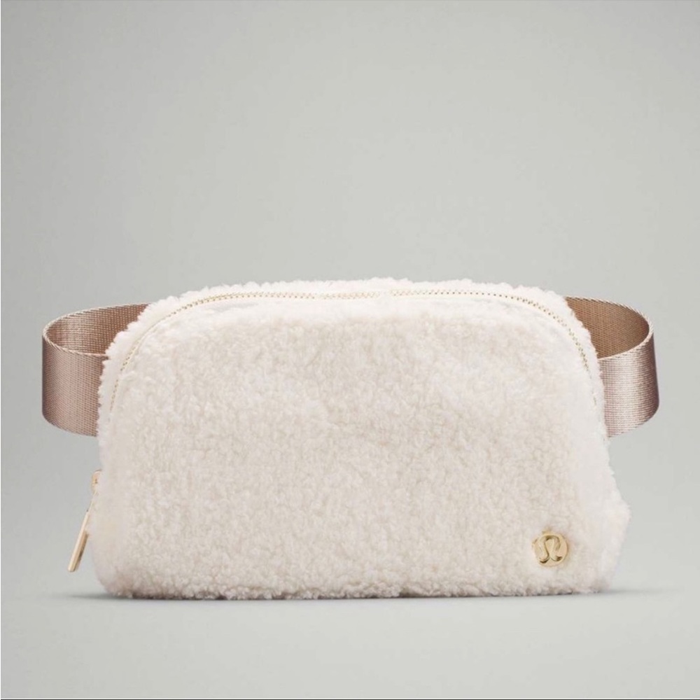 Lululemon faux Sherpa belt bag
